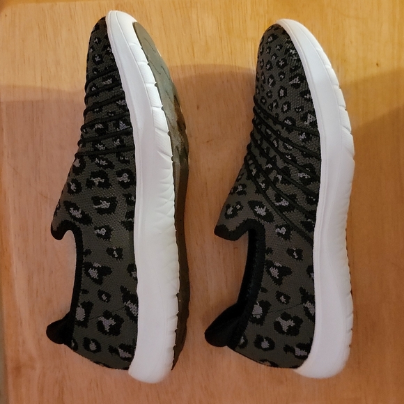 Clarks Shoes - Clarks slip on sneakers